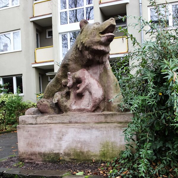 Fritz Behn, Bärin mit Jungen