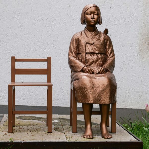 Kim Eun-Sung und Kim Seo-Kyung, Friedensstatue Đồng Mai