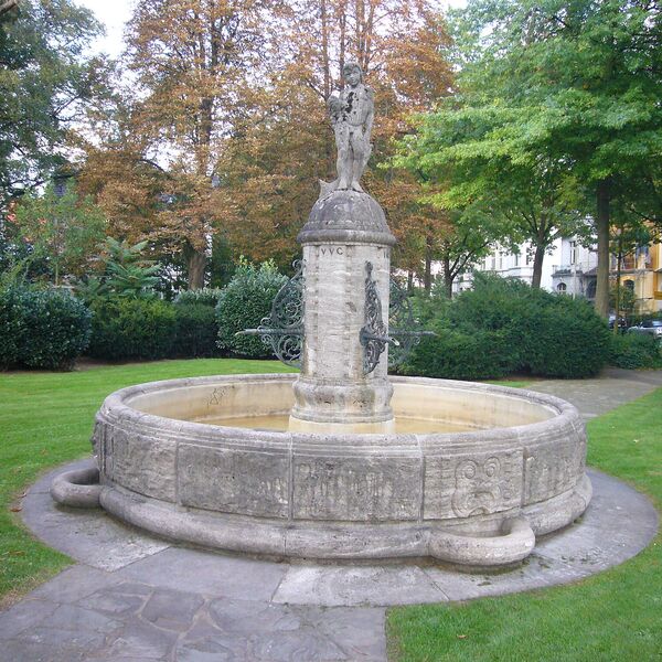 Hans Schumacher und Paul Seiler, Zierbrunnen (A 113)