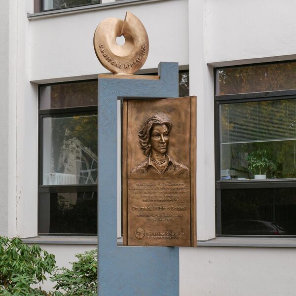 Maria J. Fernández, Mildred-Scheel-Stele