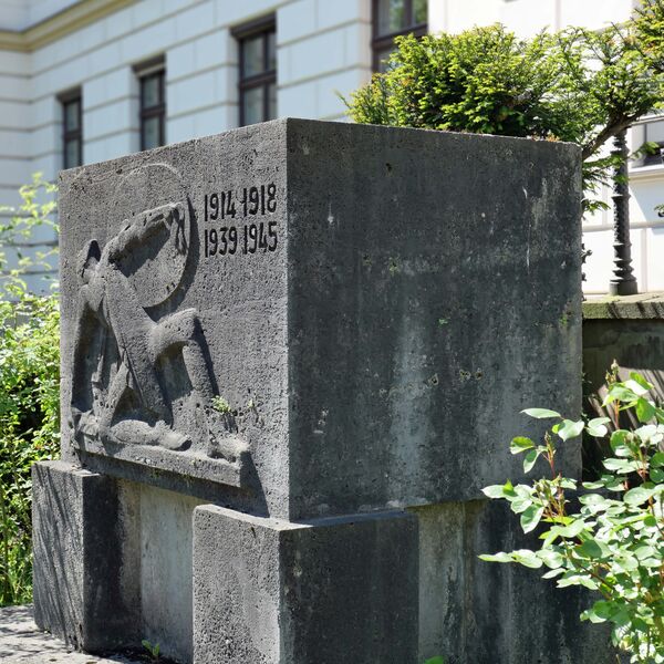 Karl Menser, Gefallenen-Denkmal der Landwirtschaftlichen Hochschule