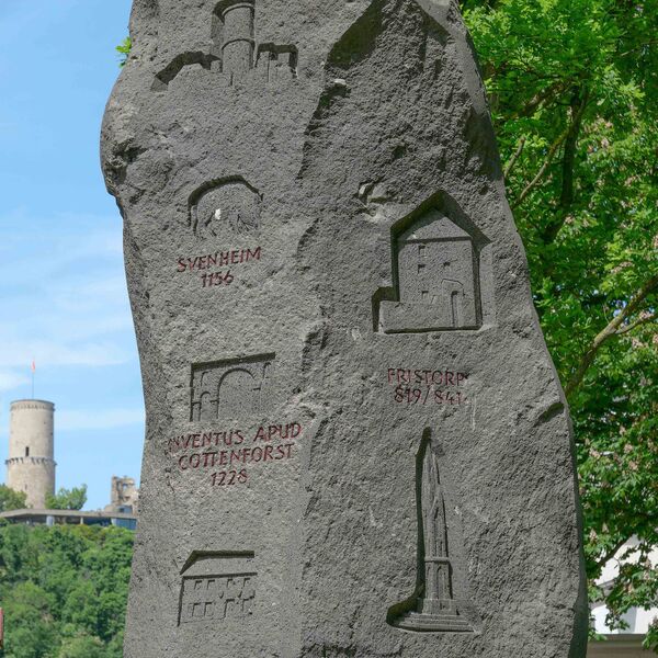 Achim und Mark Hippel, Geschichtssäule