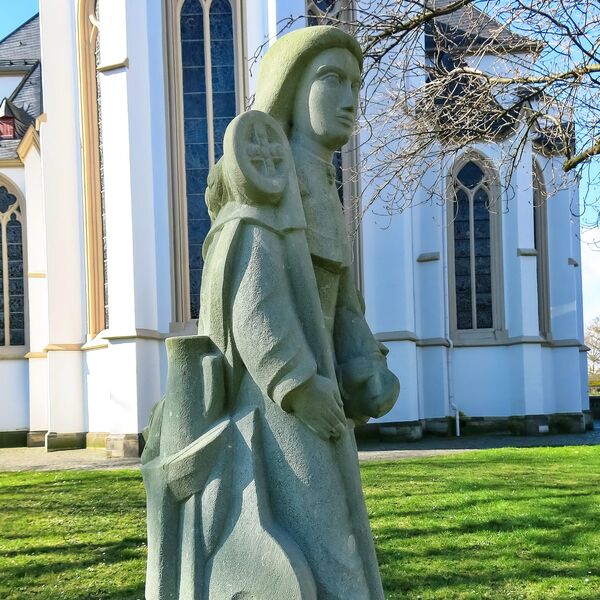 Elisabeth Perger, Adelheid von Vilich-Denkmal