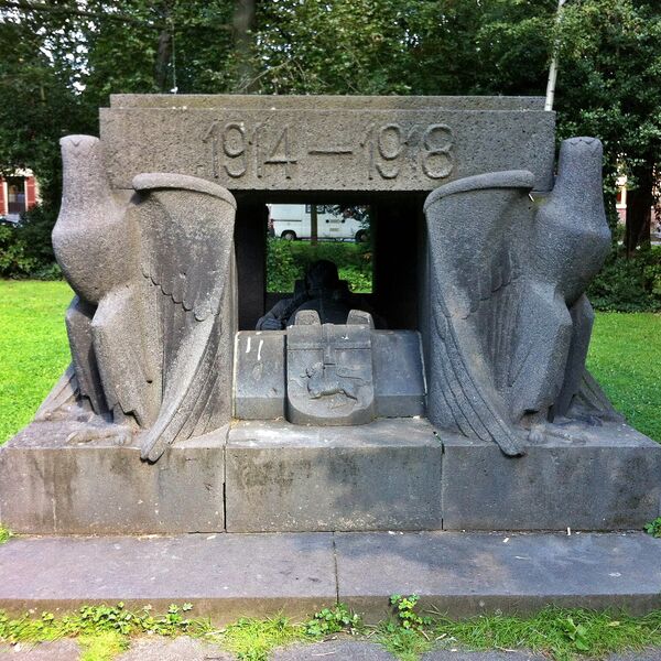 Peter Terkatz, Kriegerdenkmal