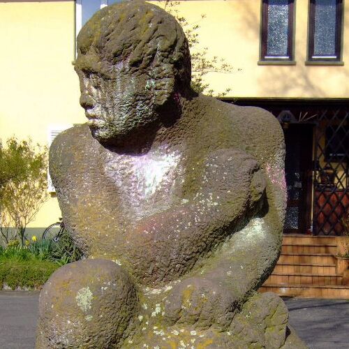 Viktor Eichler, Stockbrunnen mit Oberkasseler Mensch