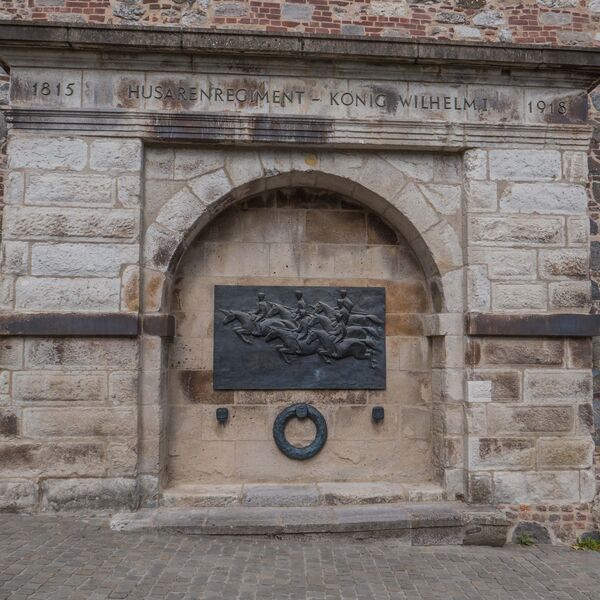 Ernemann Sander, Husarendenkmal