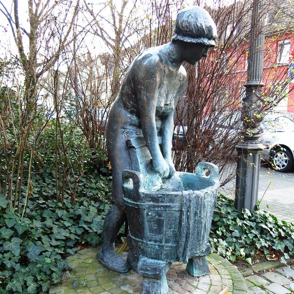 Ernemann Sander, Wäscherinnen-Brunnen