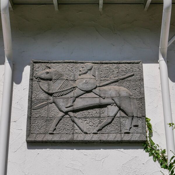 Herm-Jörg Barner und Marlene Dammin-Darius, Suebenrelief