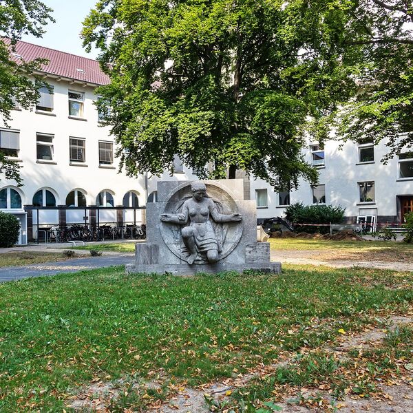 Urheberschaft unbekannt, Junges Mädchen