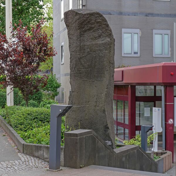 Thomas Müller, Stele mit Darstellung Petri im Fischerboot