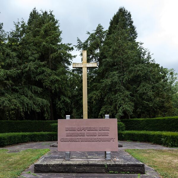 Kurt Schwippert, Ehrenmal der Bundesrepublik Deutschland