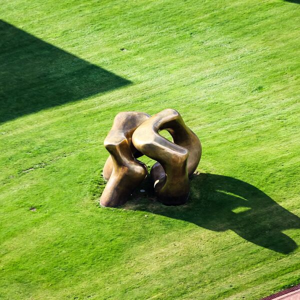Henry Moore, Large Two Forms (A 3550)