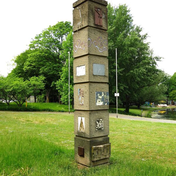 Gruppe Semikolon, Semikolonsäule
