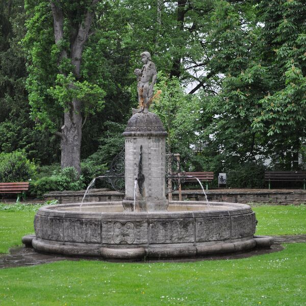 Hans Schumacher und Paul Seiler, Zierbrunnen (A 113)