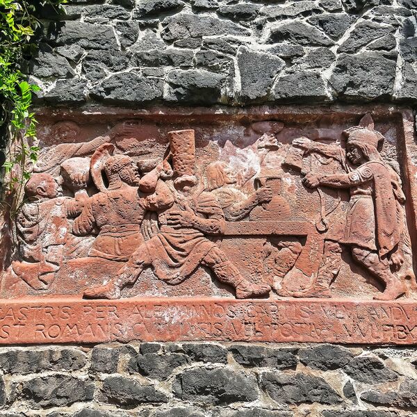 Harro Magnussen, Sandsteinrelief Burschenschaft Alemannia (A 843)