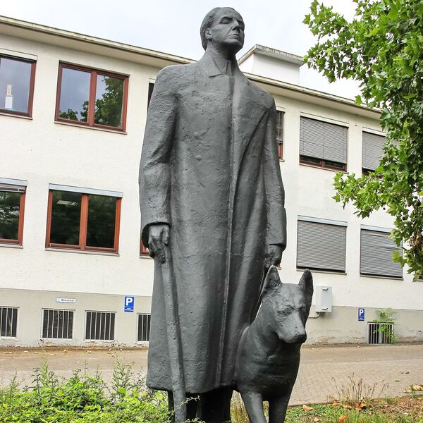 Yrsa von Leistner, Kriegsblinder mit Hund