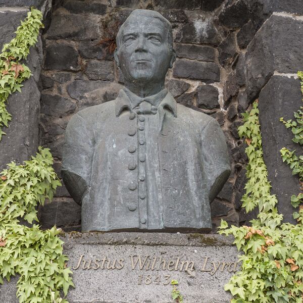 Harro Magnussen, Büste Justus Wilhelm Lyra