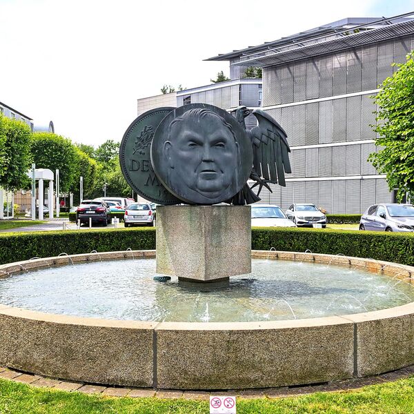 Hubertus von Pilgrim, Ludwig Erhard-Brunnen