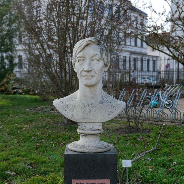 Christian Daniel Rauch (Entwurf) / Heinrich Berges (Ausführung), Lenné-Denkmal
