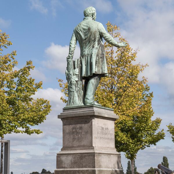Bernhard Afinger, Ernst-Moritz-Arndt-Denkmal (A 176)