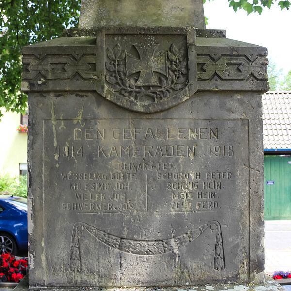 Walter Hansmann und Michael Naundorf, Friedensdenkmal
