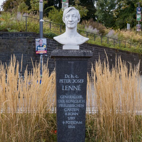 Christian Daniel Rauch (Entwurf) / Heinrich Berges (Ausführung), Lenné-Denkmal