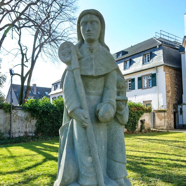 Elisabeth Perger, Adelheid von Vilich-Denkmal
