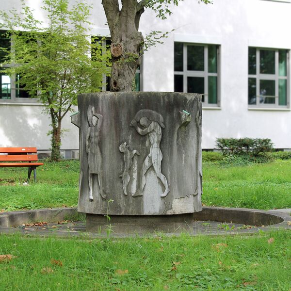 Willy Meller, Brunnen mit Relief