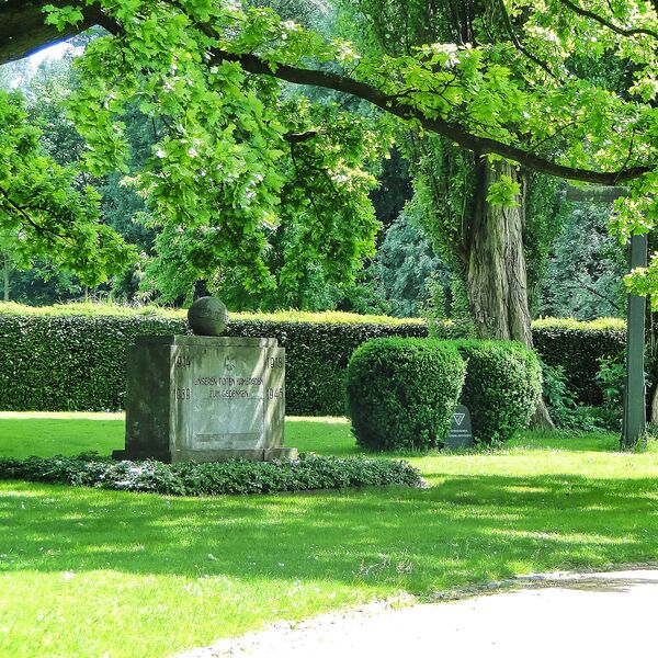 Urheberschaft unbekannt, Kriegerdenkmal, Rheinaue