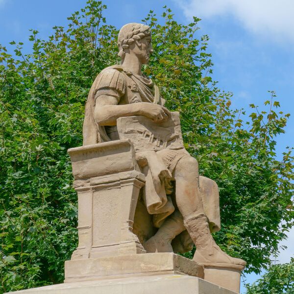 Gotthold Riegelmann (Entwurf), Römerdenkmal